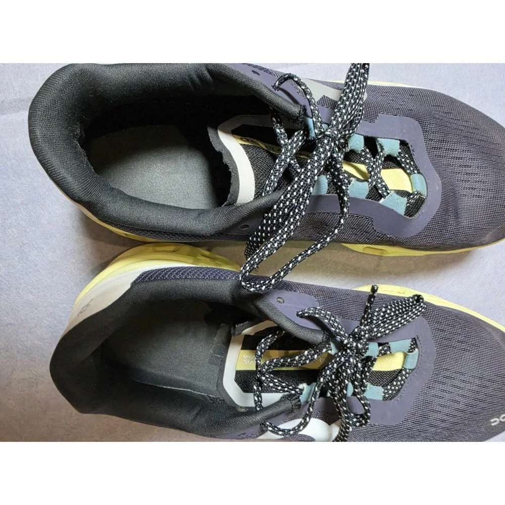 Mens SZ 9 On Cloudmonster Black White Lime